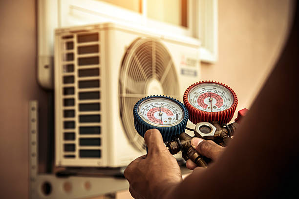 Professional Hvac technician working in Virginia, VA